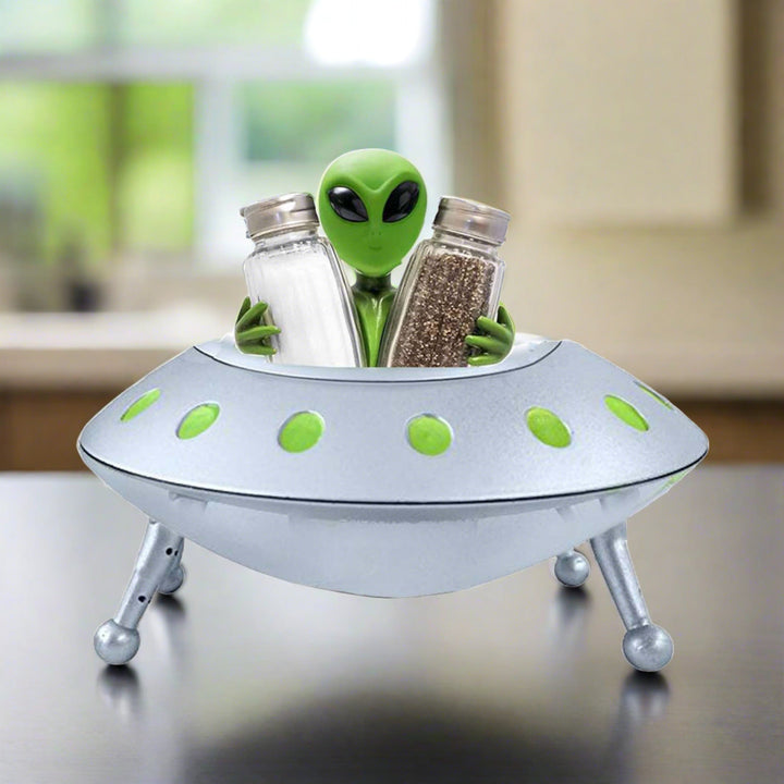 Salt and Pepper Shakers - Aliens